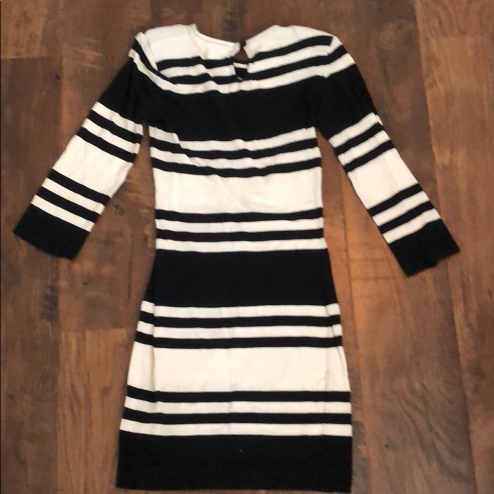 Dress - Picture 2 of 4